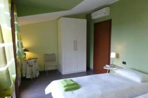 Rutilia22, Milan