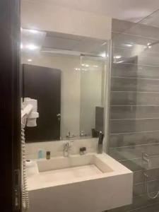 City Rose Suites - 42