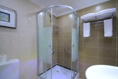 City Rose Suites - 105