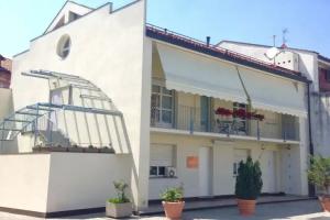 Casa Agnese, Alba