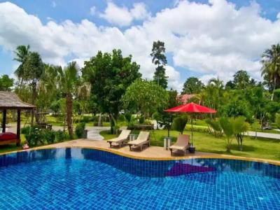 Bueng Bua Thong Resort - 11