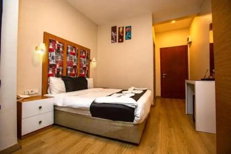 La Pazza Suites - 40