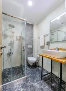La Pazza Suites - 45