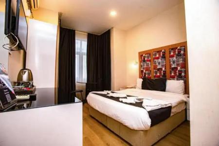 La Pazza Suites - 39