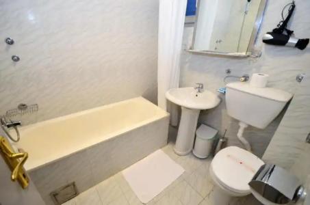 Villa Velzon Guesthouse - 64