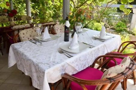 Villa Velzon Guesthouse - 17