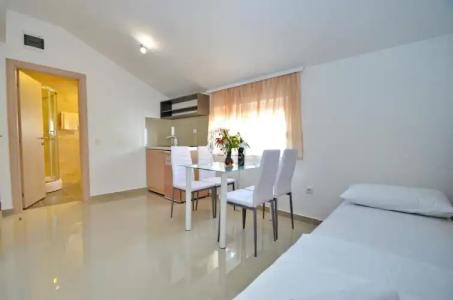 Villa Velzon Guesthouse - 84