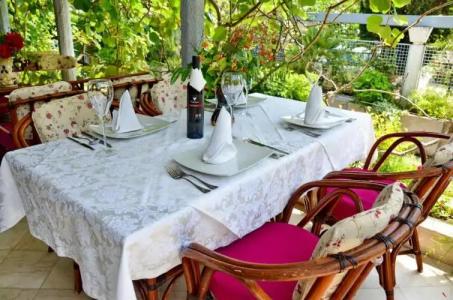 Villa Velzon Guesthouse - 16