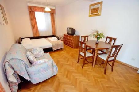 Villa Velzon Guesthouse - 75
