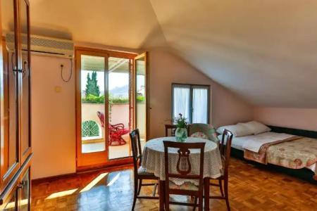 Villa Velzon Guesthouse - 34