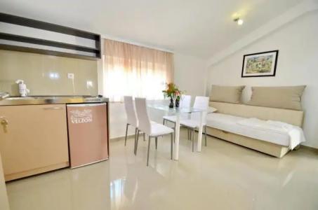 Villa Velzon Guesthouse - 85