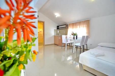 Villa Velzon Guesthouse - 87