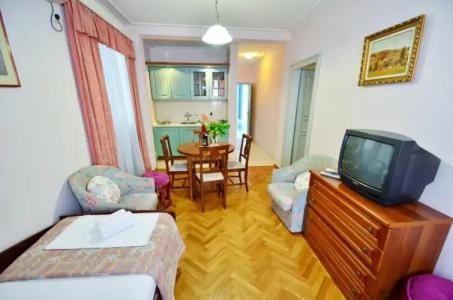 Villa Velzon Guesthouse - 67
