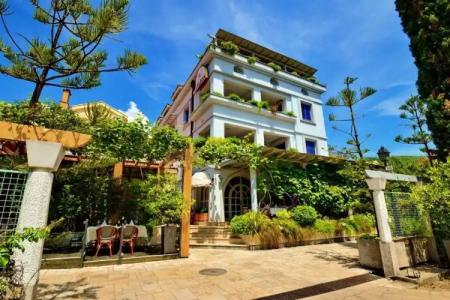 Villa Velzon Guesthouse