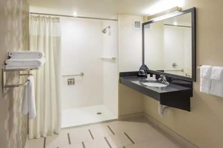 Fairfield Inn & Suites by Marriott Calgary Downtown - 33