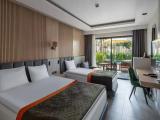 Deluxe Swim-Up Triple room