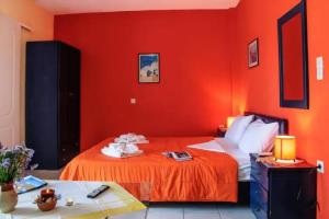 Christina Rooms, Adamas