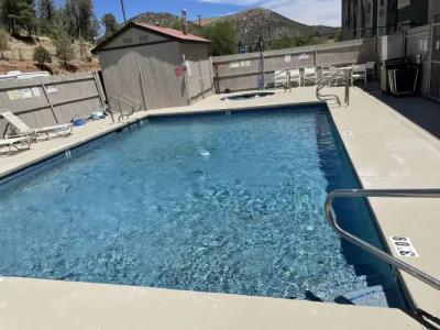 Ruidoso Mountain Inn - 7