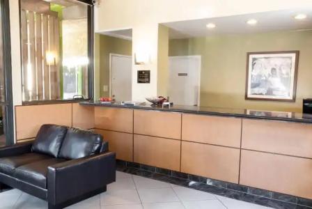 Best Western Plus Glendale - 1