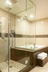 Best Western Plus Glendale - 24