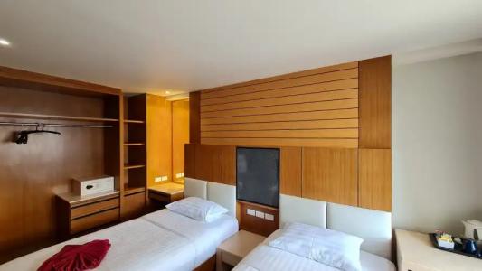 Room Actually - 34