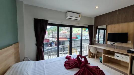Room Actually - 5