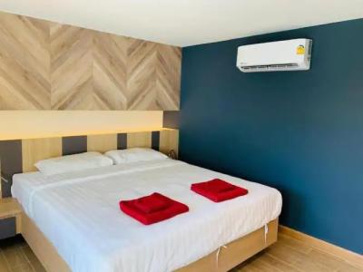 Room Actually - 105