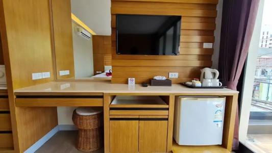 Room Actually - 95