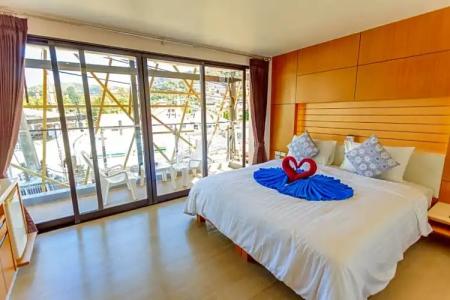 Room Actually - 78