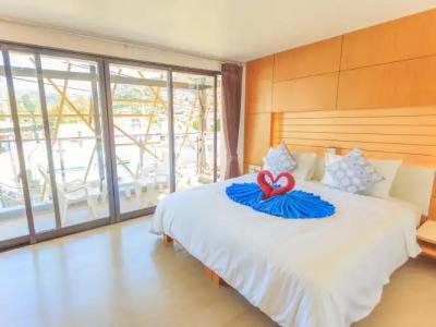 Room Actually - 49