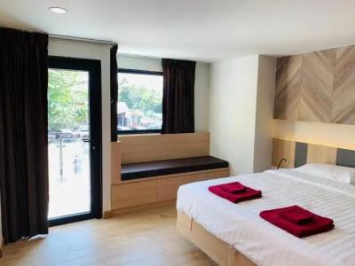 Room Actually - 107