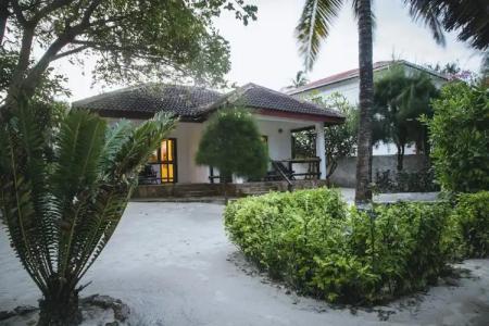 Moonshine Uroa Boutique - 180