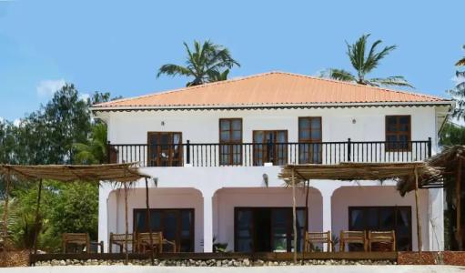 Moonshine Uroa Boutique - 0