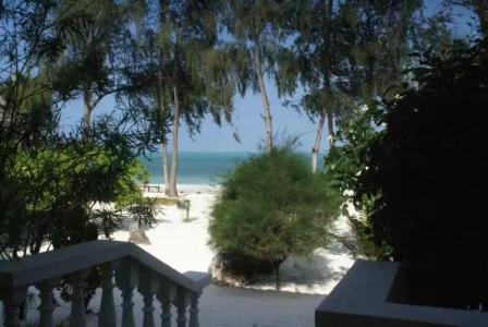 Moonshine Uroa Boutique - 23