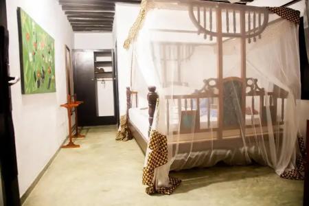 Moonshine Uroa Boutique - 5