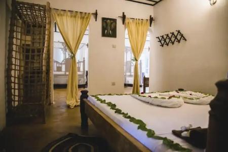 Moonshine Uroa Boutique - 66