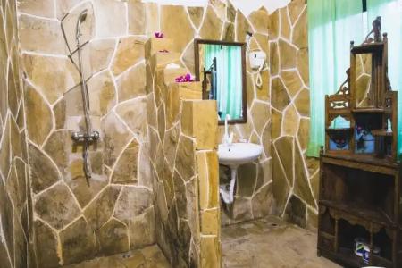 Moonshine Uroa Boutique - 182