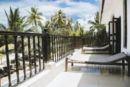 Moonshine Uroa Boutique - 114