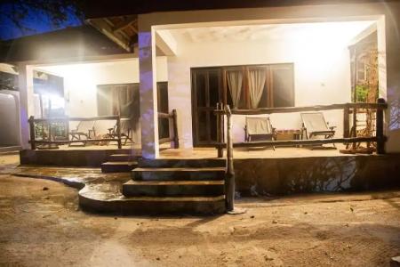 Moonshine Uroa Boutique - 191