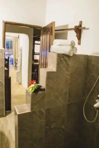 Moonshine Uroa Boutique - 91