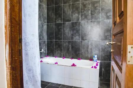 Moonshine Uroa Boutique - 123