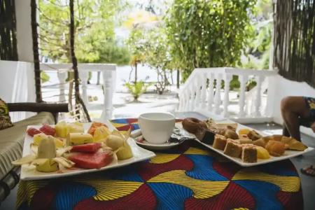 Moonshine Uroa Boutique - 86