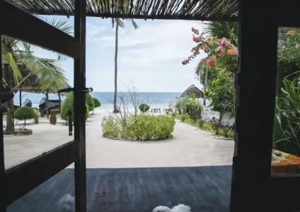 Moonshine Uroa Boutique - 160