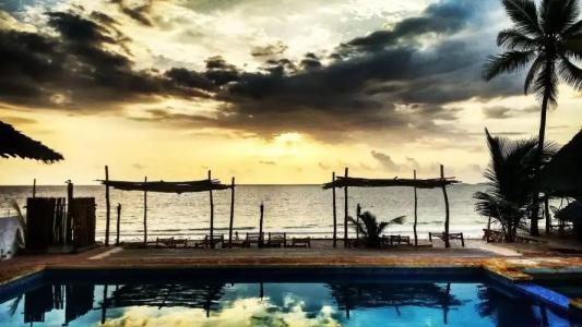 Moonshine Uroa Boutique - 18