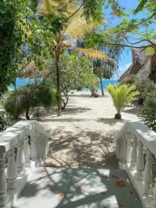 Moonshine Uroa Boutique - 75