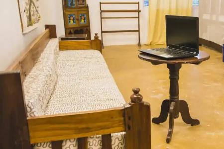 Moonshine Uroa Boutique - 100