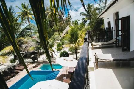 Moonshine Uroa Boutique - 16