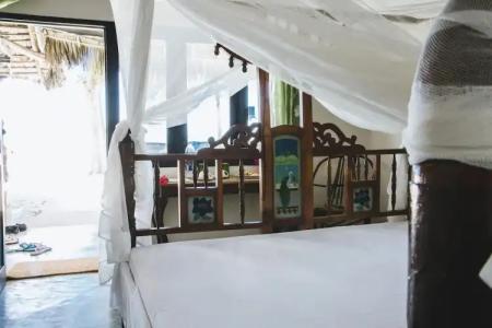 Moonshine Uroa Boutique - 197