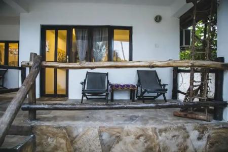 Moonshine Uroa Boutique - 194