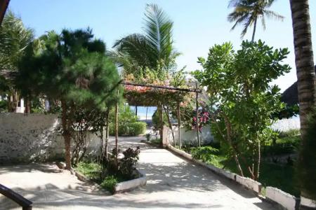 Moonshine Uroa Boutique - 20